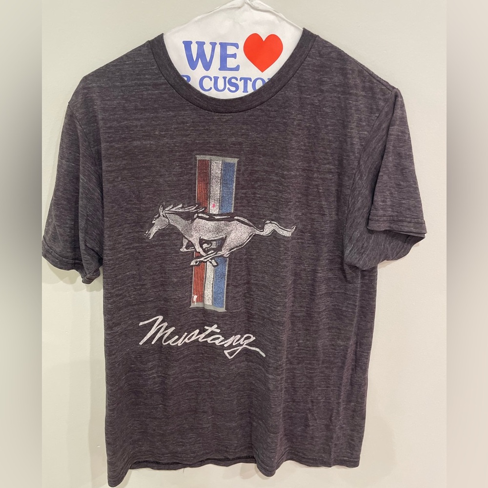 Ford t shirt Mustang classic Logo Official License T Shirt  graphic tee Medium